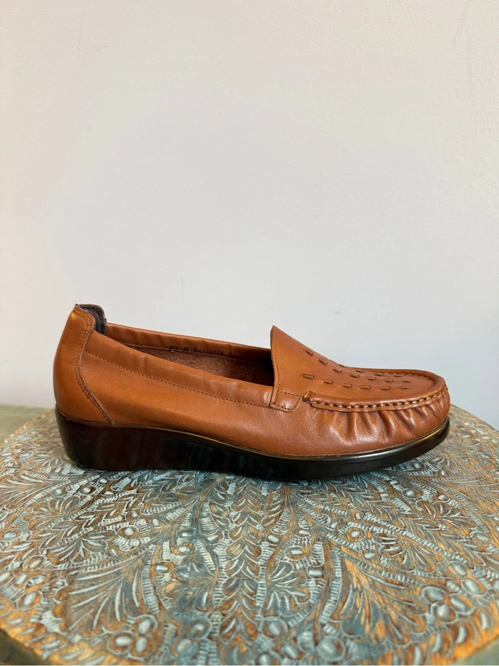Like New! SAS Weave Slip On Brown Leather Loafer Size 8.5